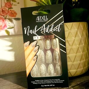 💅🏻Ardell Professional Nail Addict press on nails